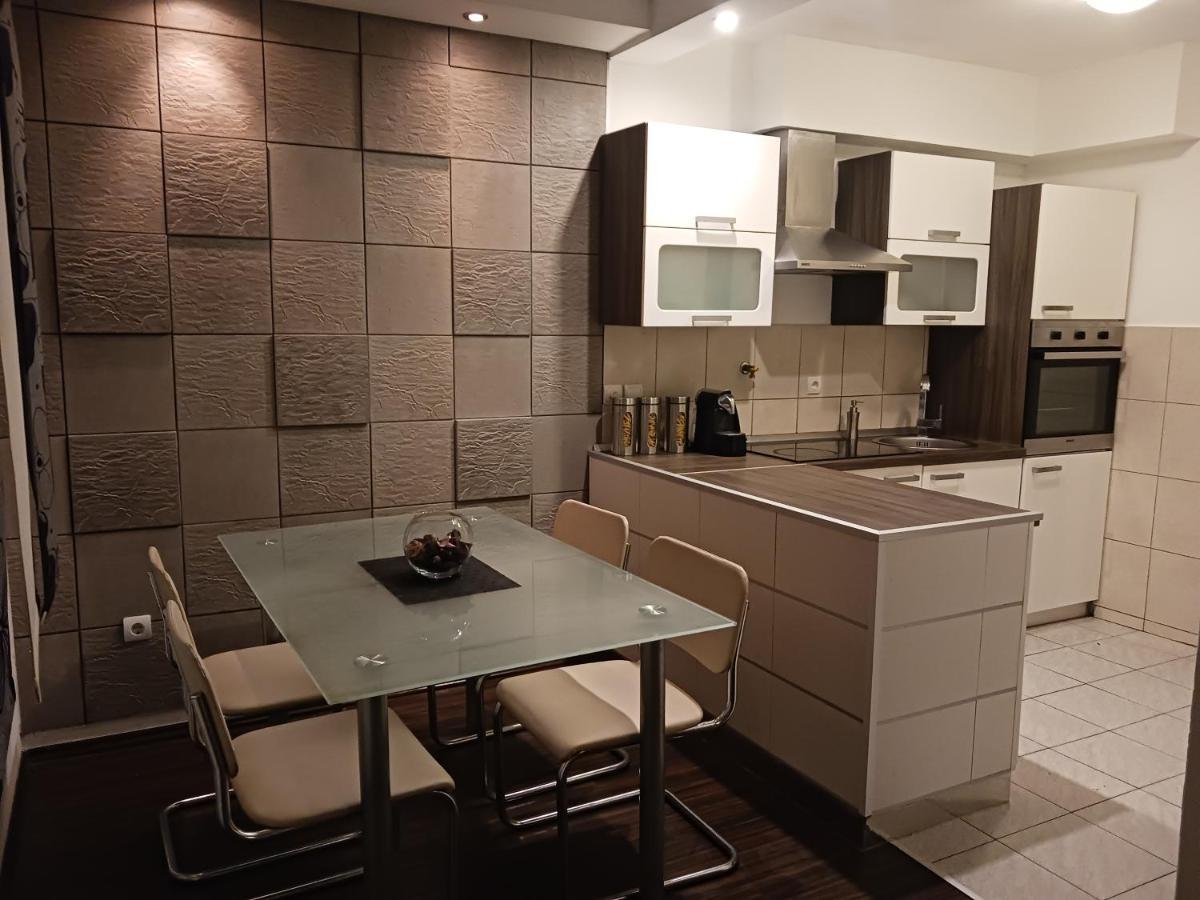 Familyhouse Apartment Pula Exterior photo